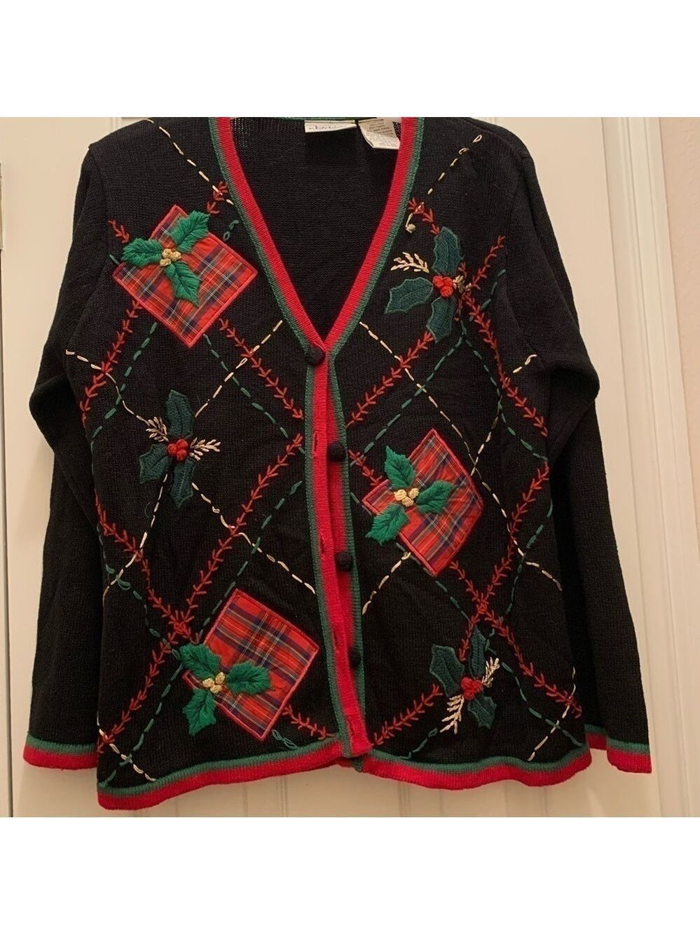 Holiday vintage cardigan sweater embroidered appliqué Christmas plaid holly